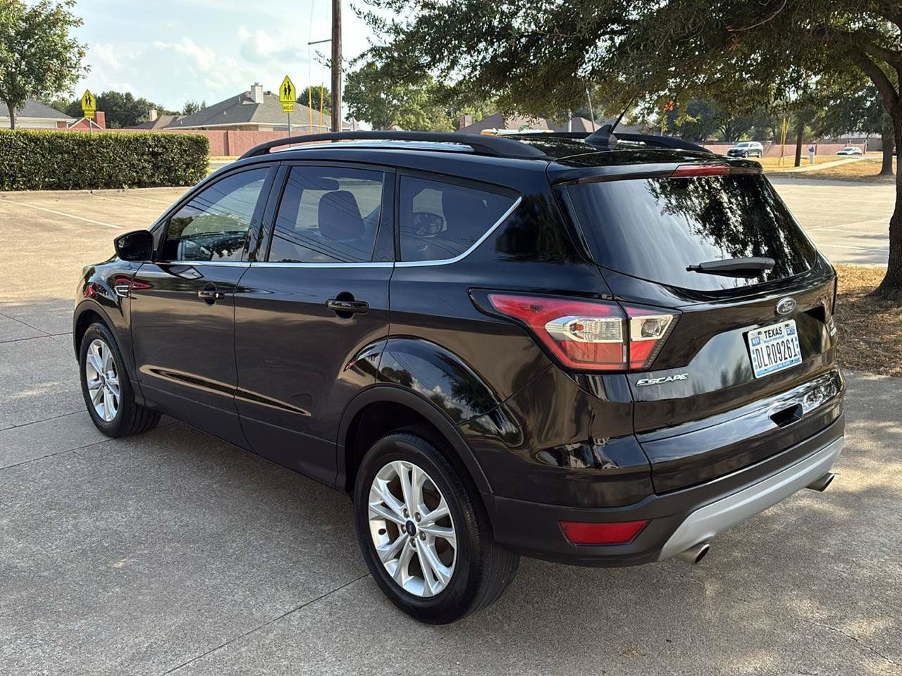 Used 2018 Ford Escape SE w/ SE Sync 3 Package FWD image 8