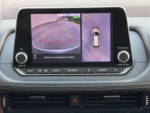 Used 2023 Nissan Rogue SL FWD image 12