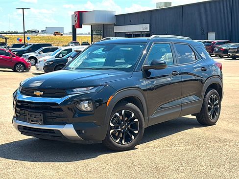 Used 2022 Chevrolet TrailBlazer LT FWD image 2