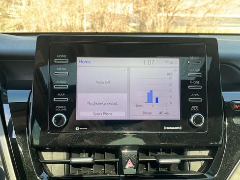 Used 2021 Toyota Camry SE w/ Cold Weather Package image 18