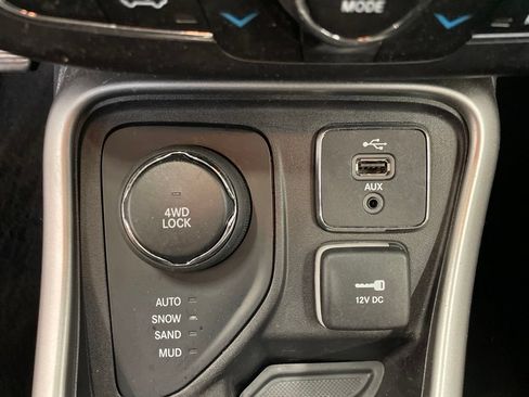 Used 2018 Jeep Compass Latitude w/ Popular Equipment Group AWD/4WD image 10