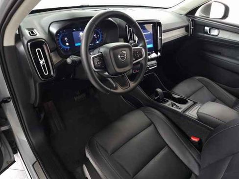 Certified 2025 Volvo XC40 B5 Core image 18