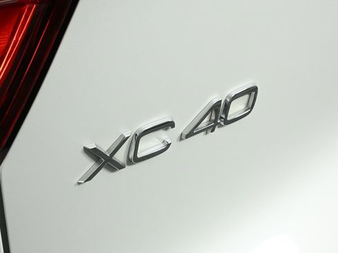 Used 2023 Volvo XC40 B5 Plus w/ Driver Assist Package image 25