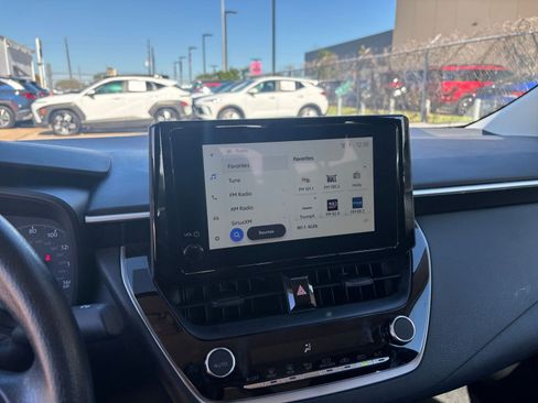 Used 2025 Toyota Corolla LE image 21