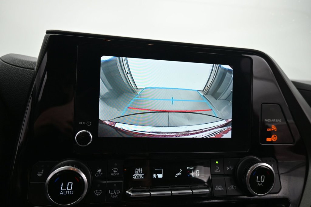 Used 2023 Toyota Highlander XLE AWD/4WD image 18