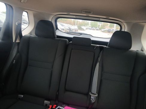 Used 2025 Nissan Rogue S image 18