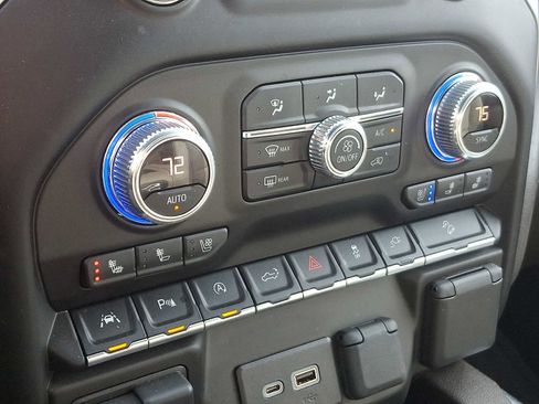 Used 2022 GMC Sierra 1500 SLT w/ SLT Premium Plus Package image 17