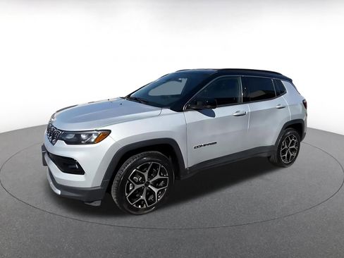 Used 2025 Jeep Compass Limited AWD/4WD image 11