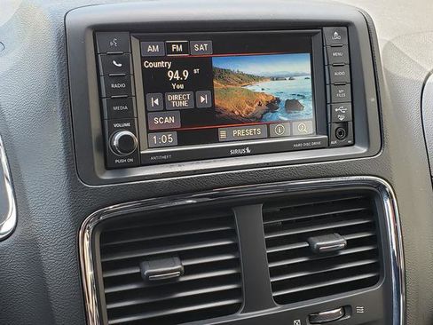 Used 2017 Dodge Grand Caravan GT FWD image 23