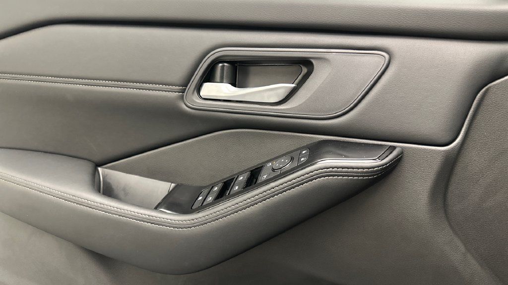 New 2026 Nissan Rogue Dark Armor AWD/4WD image 16