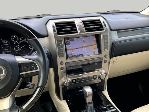 Used 2020 Lexus GX 460 Luxury w/ Accessory Package AWD/4WD image 7