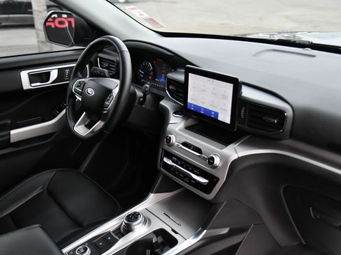 Used 2022 Ford Explorer XLT w/ Equipment Group 202A image 44