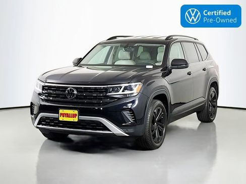 Certified 2022 Volkswagen Atlas SE w/ Black Wheel Package AWD/4WD image 3