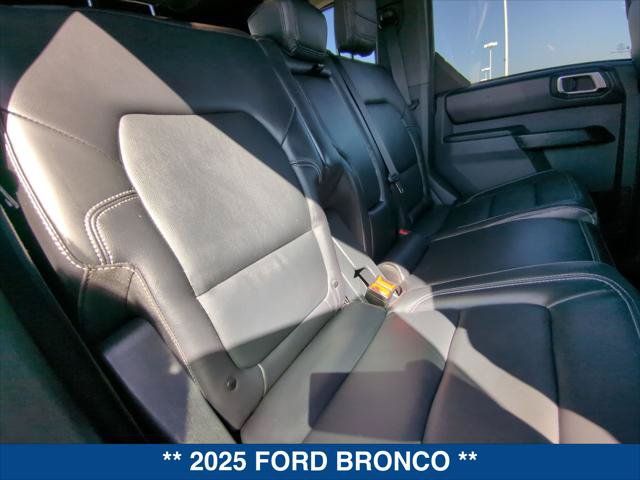 Used 2025 Ford Bronco Outer Banks AWD/4WD image 22