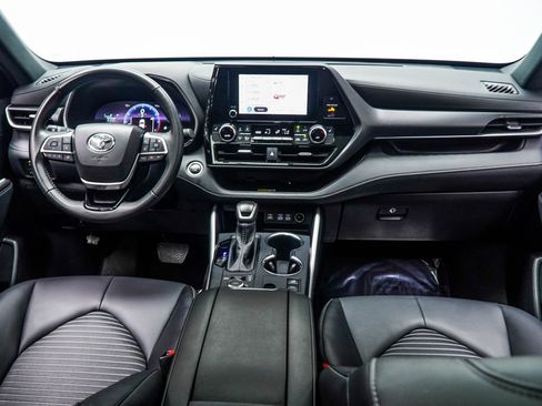 Used 2025 Toyota Highlander XSE AWD/4WD image 5