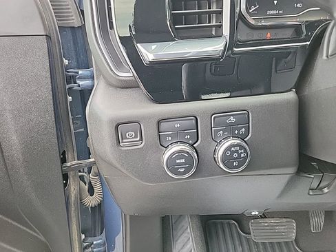 Used 2024 GMC Sierra 3500 SLE w/ SLE Convenience Package AWD/4WD image 9