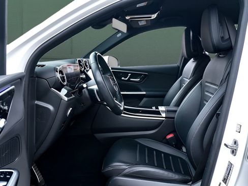 Used 2024 Mercedes-Benz GLC 300 4MATIC w/ AMG Line image 17