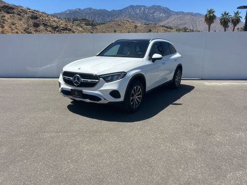 Used 2023 Mercedes-Benz GLC 300 image 1
