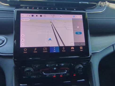 Used 2023 Jeep Grand Cherokee Overland w/ Luxury Tech Group IV image 18