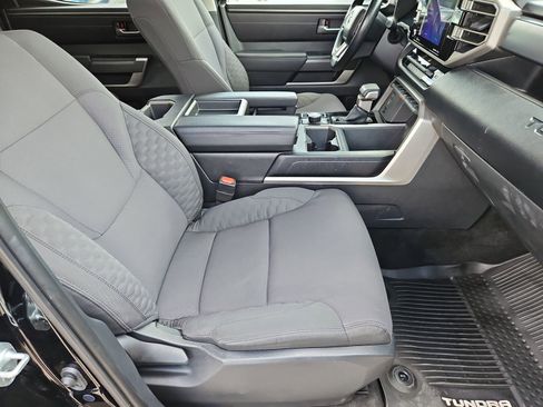 Used 2022 Toyota Tundra SR5 w/ SR5 Convenience Package AWD/4WD image 21