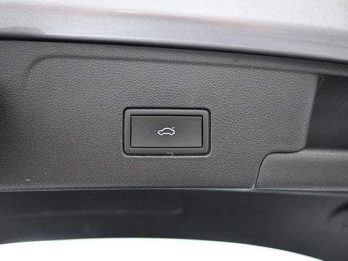 Used 2025 Volkswagen Atlas Cross Sport SE FWD image 24