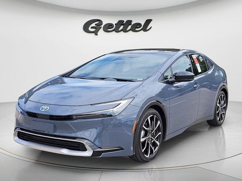 New 2026 Toyota Prius Plug-In Hybrid FWD image 5