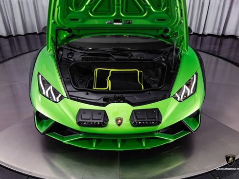 Used 2024 Lamborghini Huracan Sterrato image 7