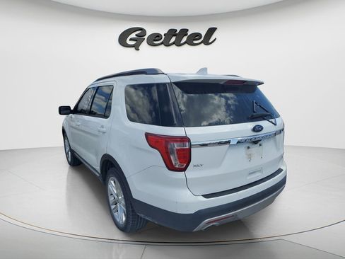 Used 2017 Ford Explorer XLT w/ Equipment Group 202A image 5