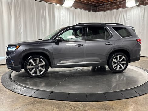 Used 2025 Honda Pilot Touring image 6