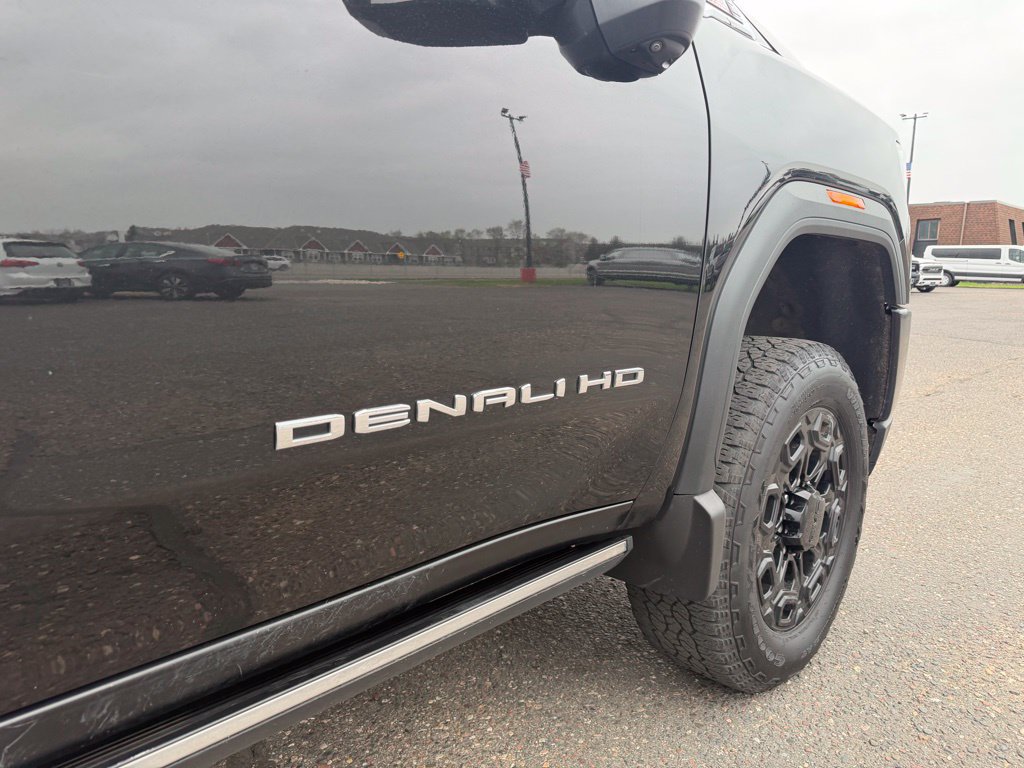 Used 2022 GMC Sierra 2500 Denali w/ Denali Black Diamond Edition AWD/4WD image 17