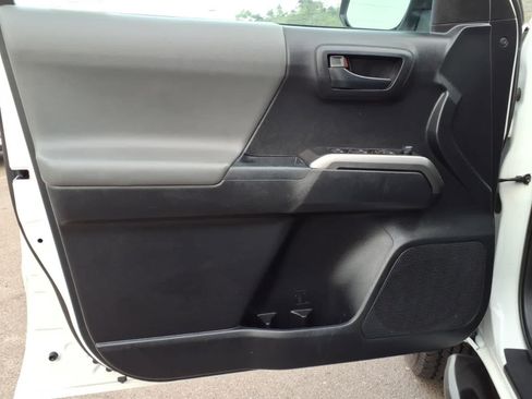 Used 2021 Toyota Tacoma SR5 RWD image 13