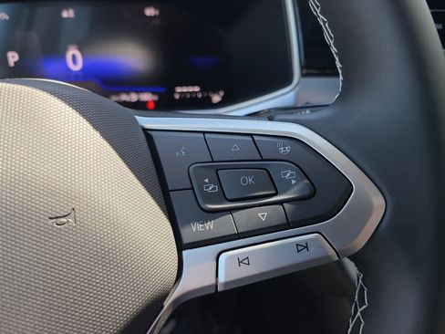 New 2025 Volkswagen Taos SE image 24