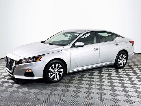 Used 2022 Nissan Altima 2.5 S FWD image 4