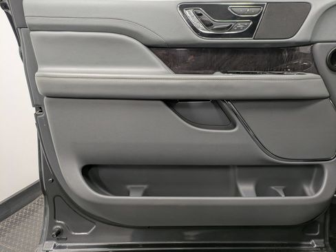 Used 2018 Lincoln Navigator L Reserve w/ Technology Package AWD/4WD image 8