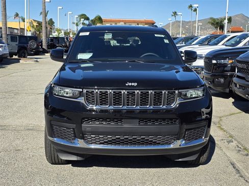 New 2025 Jeep Grand Cherokee L Laredo image 2