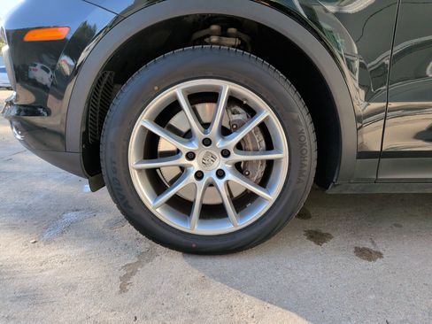 Used 2021 Porsche Cayenne Coupe image 13