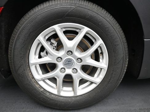 Used 2023 Chrysler Pacifica Touring-L FWD image 10