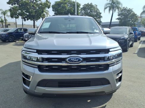 Used 2024 Ford Expedition Limited AWD/4WD image 2