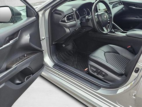 Used 2023 Toyota Camry SE image 18