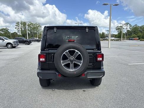 Used 2023 Jeep Wrangler Unlimited Sahara w/ Cold Weather Group AWD/4WD image 4