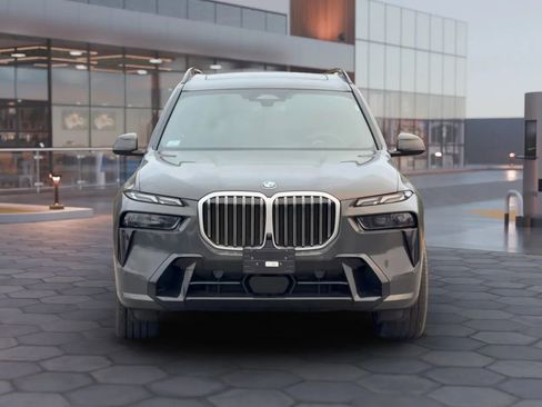 Used 2025 BMW X7 xDrive40i w/ M Sport Package AWD/4WD image 1