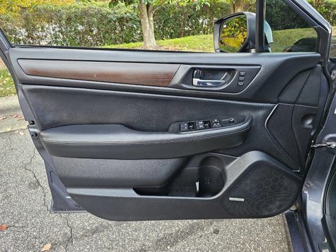 Used 2017 Subaru Legacy 3.6R Limited image 9