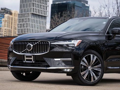 Certified 2023 Volvo XC60 B5 Plus w/ Climate Package image 2
