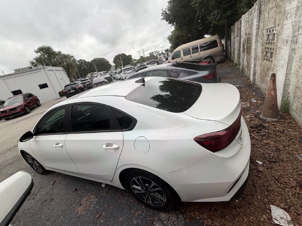Certified 2024 Kia Forte LXS FWD image 6