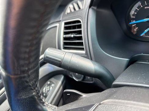 Used 2016 Ford Explorer XLT AWD/4WD image 27