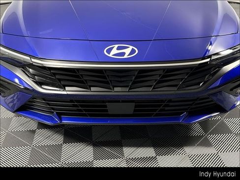 Used 2025 Hyundai Elantra Limited FWD image 51