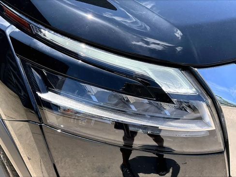 Certified 2023 Nissan Pathfinder Platinum FWD image 28