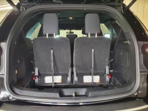 Used 2018 Ford Explorer XLT w/ XLT Technology Feature Bundle AWD/4WD image 6