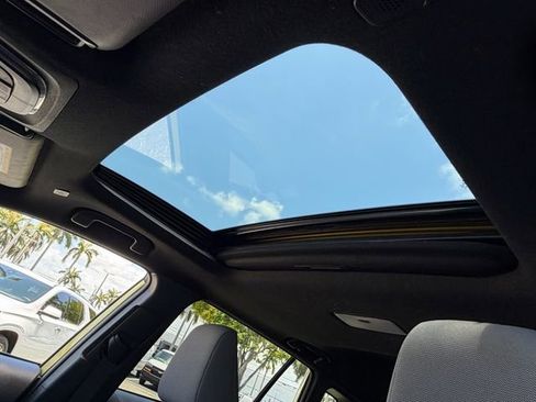 Used 2024 Toyota Corolla Cross AWD Hybrid w/ Moonroof Package image 18