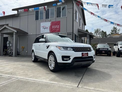 Used 2015 Land Rover Range Rover Sport SE image 4